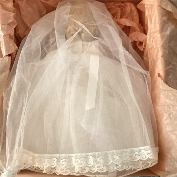Madame Alexander Bride Doll 13" - Picture 2 of 7